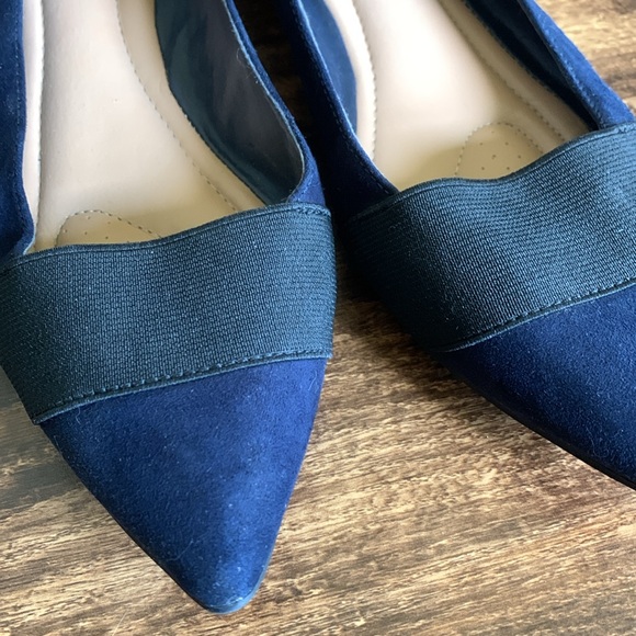 ELLEN TRACY BLUE SUEDE POINTED FLATS - Picture 6 of 7